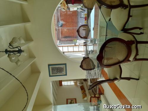 VENDO CASA 2 PISOS EN LA MOLINA