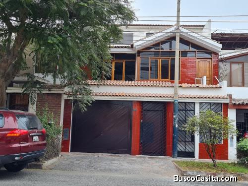 Casa de 3 pisos Surco - San Ignacio de Monterrico 3dorm con baño
