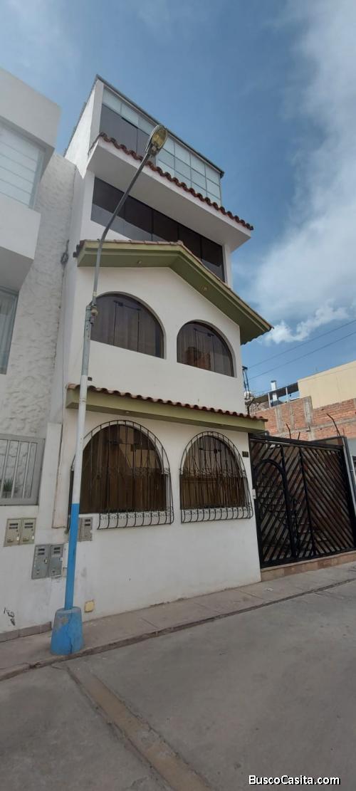 Vendo amplia casita de 5 pisos en Yanahuara 