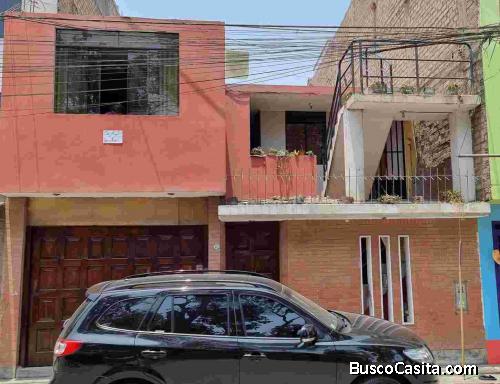 Alquiler de un primer piso a 3 cuadras del Real Plaza Puruchuco , frente a un parque. 