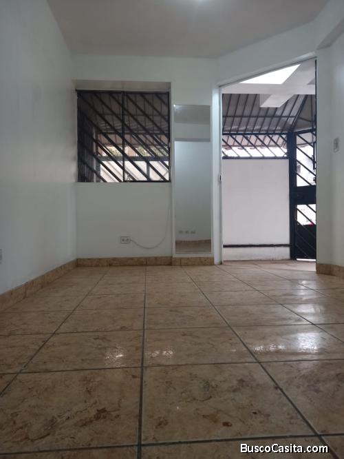 VENDO 2 LOCALES COMERCIALES EN ESQUINA, ALTURA CUADRA 14 DE ANGELICA GAMARRA, LOS OLIVOS