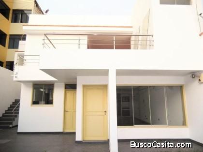 CASA 2 PISOS – URB. SANTA EDELMIRA