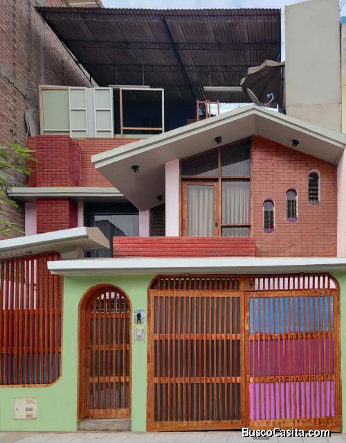 Casa 3 Pisos - Urb. La Floresta de Pro - Los Olivos