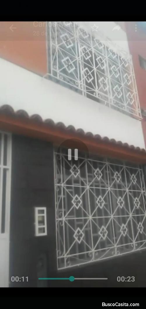 Habitación con closet, ventana a la calle, con baño completo privado (acabados de primera) 