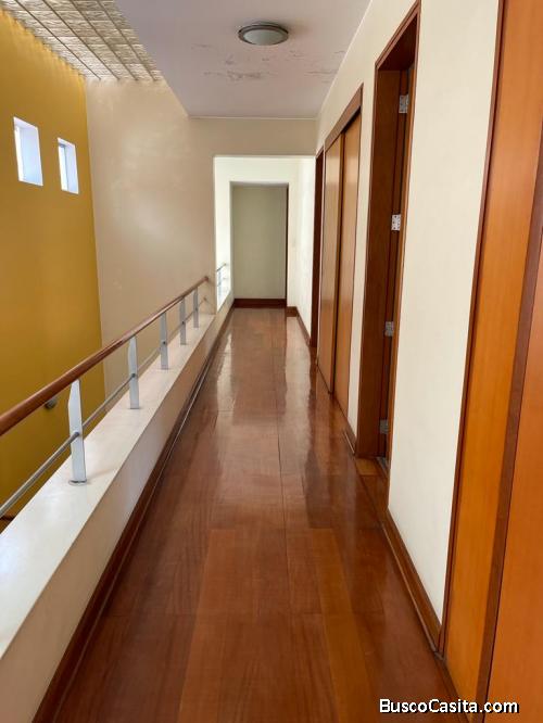 Casuarinas se vende residencia de 1000 m2