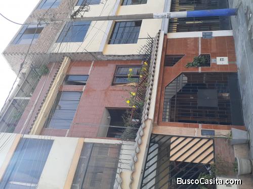 Vendo casa de tres pisos en el Rímac. Cochera, seguridad, muy buen estado.