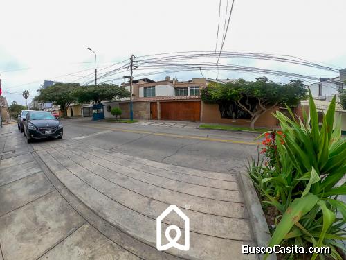 Venta de casa en Surco - Limite con Miraflores. URB. Las Gardenias.