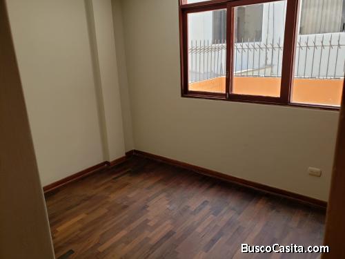 ALQUILO OFICINA ADMINISTRATIVA A PUERTA CERRADA