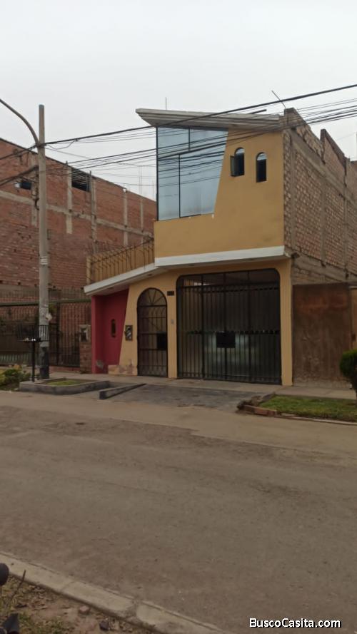 Venta casa 2 pisos frente a parque carabayllo