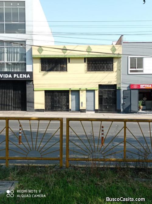San Luis: Venta de Inmueble con 2 tiendas comerciales, 3 Oficinas y 1 Mini-Dpto, ademas de vivienda
