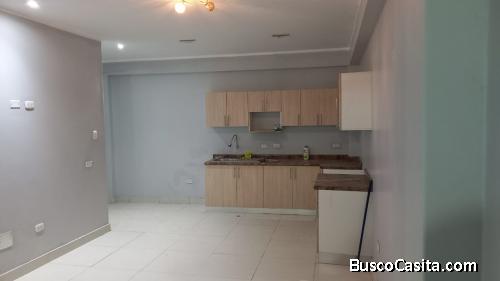 Se alquila departamento con local propio