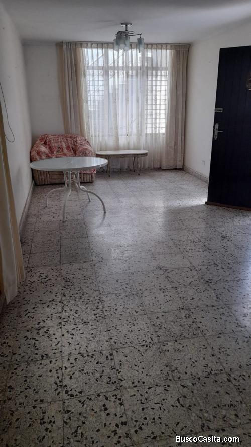 Alquilo casa en la Noria 