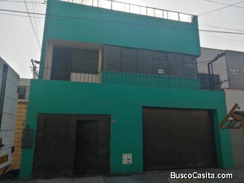 SE ALQUILA CASA EMPLIA EN SAN MIGUEL CON COCHERA PARA TRES CARROS