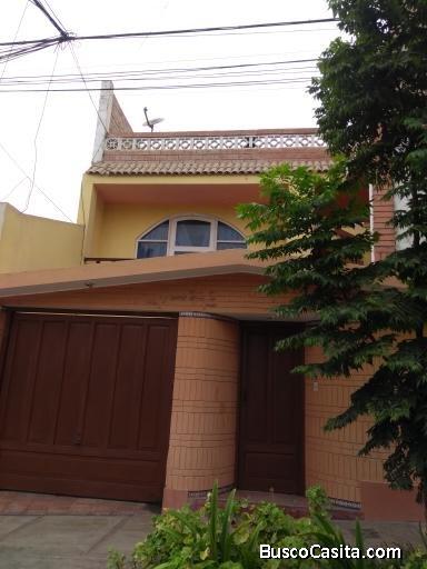 SE VENDE CASA COMO TERRENO EN LA PERLA 