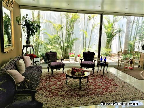 CASA TOTALMENTE REMODELADA CON VISTA A PARQUE - SURCO