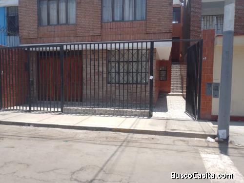 Vendo casa de dos pisos y medio de ocasion