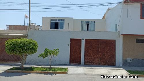 Casa de dos pisos en venta