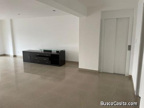 SURCO  SE VENDE HERMOSO DEPARTAMENTO  CODIGO KDV-983 