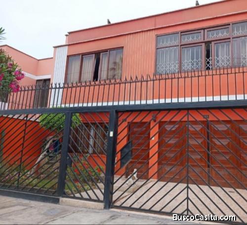 venta de casa frente a parque en Pueblo Libre