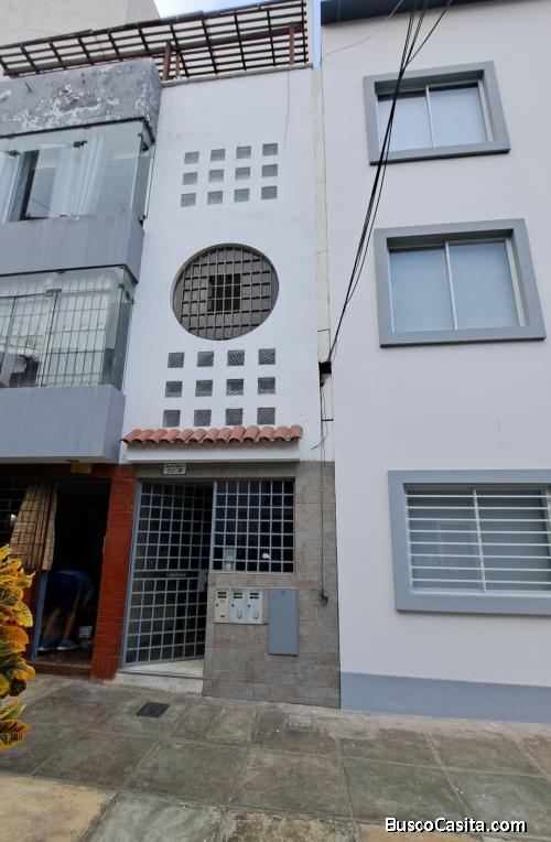 Alquiler Oficina en Miraflores, 2piso, vista exterior, 14m2, baño