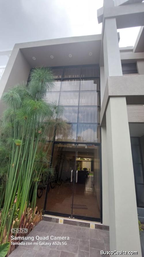 SE VENDE HERMOSA CASA COLINDANTE CON GRAN PARQUE, CERRO COLORADO