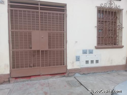  SE ALQUILA LOCAL PUERTA A CALLE ZONA CENTRICA