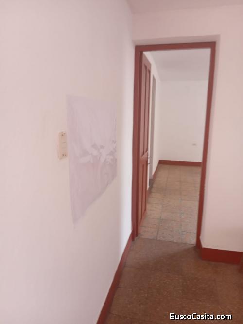Se alquila departamento 