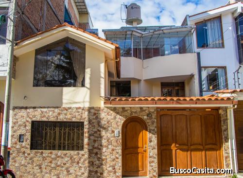 ALQUILER CASA DE 3 PISOS IDEAL PARA USO EMPRESARIAL 