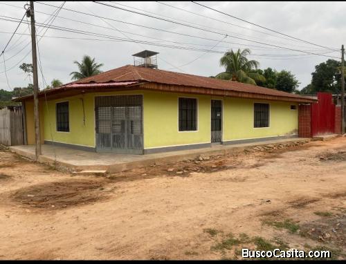 Casa de 10x30 m2 en esquina. AAHH Marco Jara,  distrito de Manantay, Coronel Portillo, Ucayali