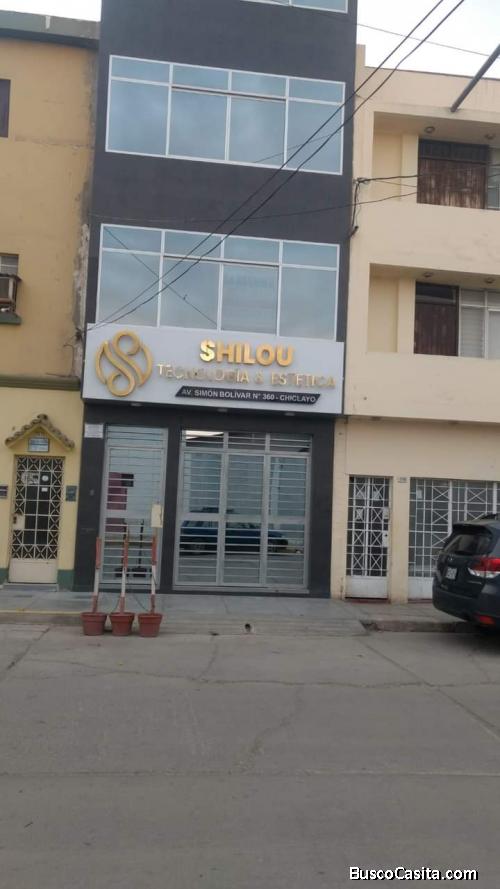 VENDO O ALQUILO EDIFICIO ESTRENO DE 7 PISOS CON ASCENSOR CENTRO CHICLAYO PERÚ.    