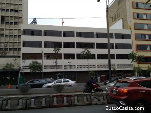 EDIFICIO EN VENTA 4 PISOS , 3 LOCALES COMERCIALES .
