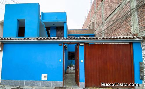 Vendo casa de 2 pisos y medio en calle enrejada en Urb. Zárate