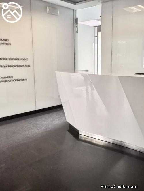 Oficina espaciosa sin un ruido en pleno centro financiero de Miraflores