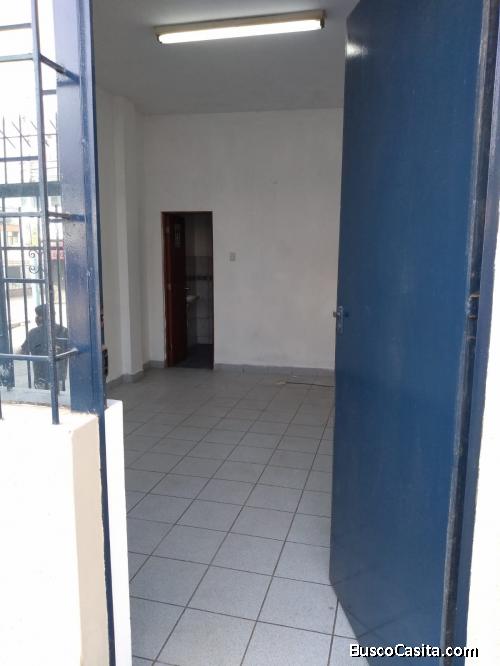 ALQUILO OFICINA PRIMER PISO EN AVENIDA - ZONA A - S.J.M.