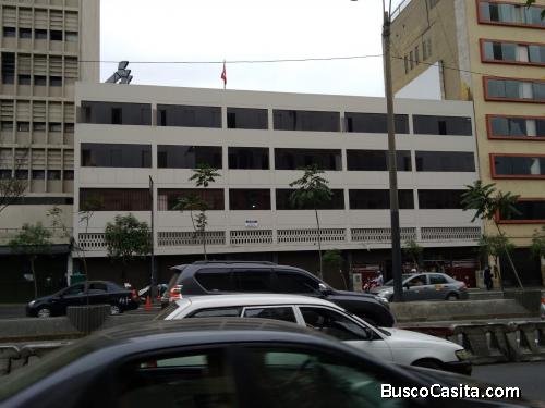EDIFICIO EN VENTA 4 PISOS , 3 LOCALES COMERCIALES .
