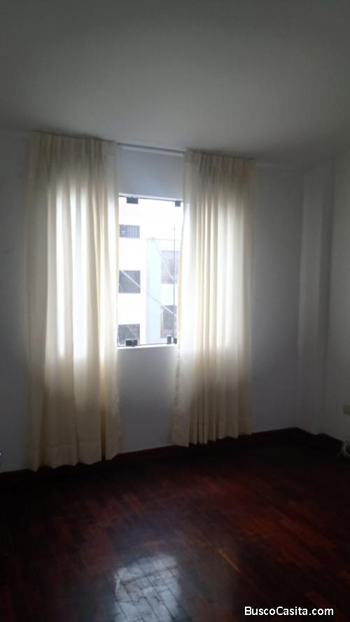 Calle Alcalá 400, dpto 401, Santiago de Surco. 140mts aprox. 