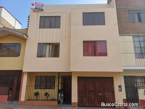 Amplia casa de 3 pisos en venta. Carmen de La Legua