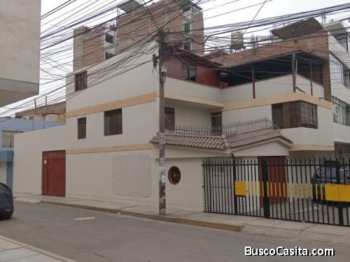 CASA EN ESQUINA 3PISOS