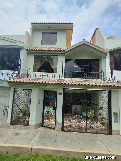 CASA EN VENTA EN PARQUE EL RECTOR  EN SURCO 