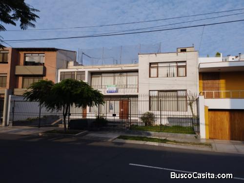 VENTA DE CASA EN MIRAFLORES POR EL CC AURORA