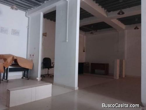 ALQUILÓ AMPLIO LOCAL 100 M2 3 PISO C.C BOULEVARD CHICLAYO PERÚ 