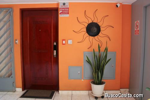 Venta de Departamento (3 Dorm. 2 baños) en Los Olivos. Condominio + Ascensor