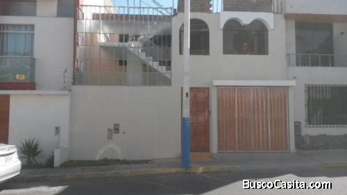 vendo propiedad de dos pisos con dos departamentos