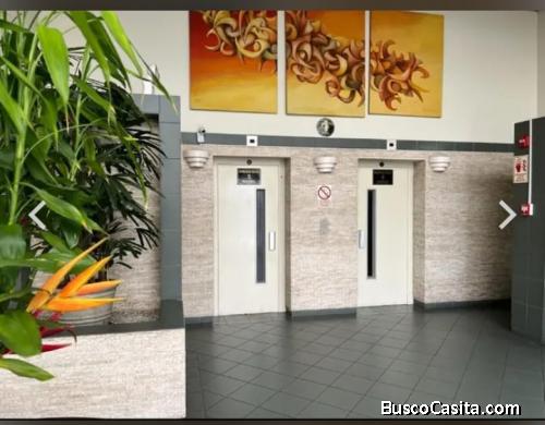 VENDO EXCELENTE OFICINA CON COCHERA EN SAN ISIDRO CERCA AV. JAVIER PRADO ESTE Y CENTRO COMERCIAL 