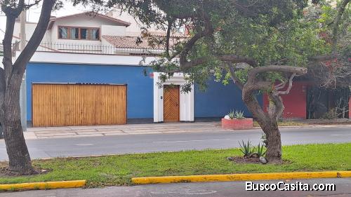 Bella casa en la Av. San Borja Norte con un Area Ocupada de 380 M2,