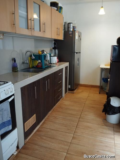 Oportunidad vendo casa con 5 dormitorios, 4 baños en urbanización cerrada.