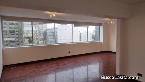 Amplio Departamento de 116m² en el Corazón de Miraflores con Vista a Av. José Pardo