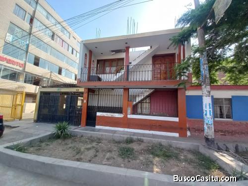 CASA DIVIDIDA EN TRES DEPAS O TERRENO PARA SIETE PISOS
