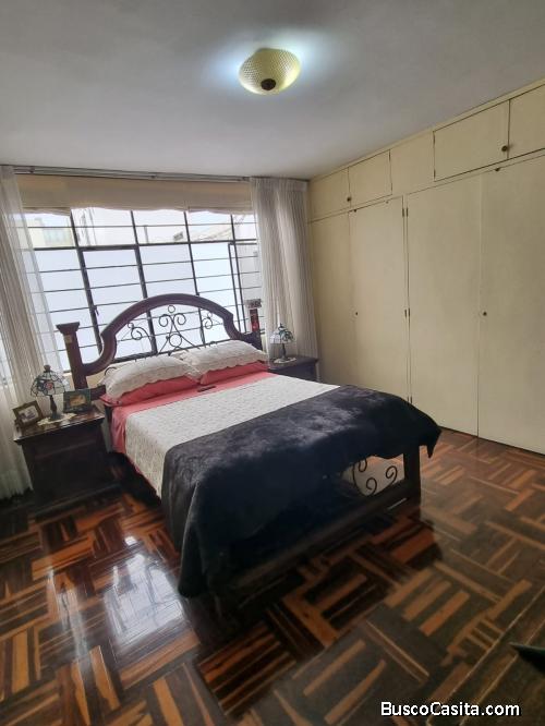 Lindo depa en edificio clásico ubicado en San Isidro, frente al mar