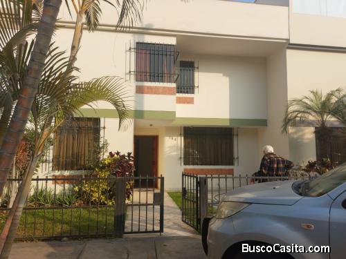 HERMOSA CASA EN CONDOMINIO CERRADO DE TRES PISOS EN SURCO